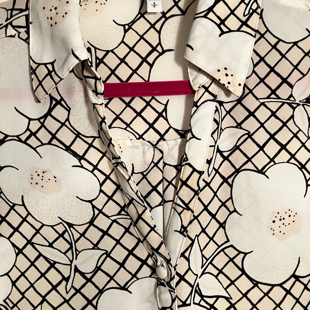 Express Portofino Cream and Black print blouse ( Small, slim fit)